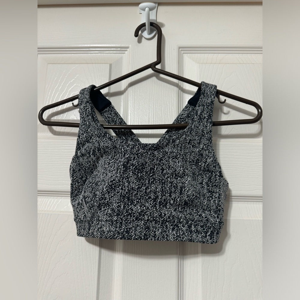 Lululemon run on bra size 6 euc - Picture 1 of 5